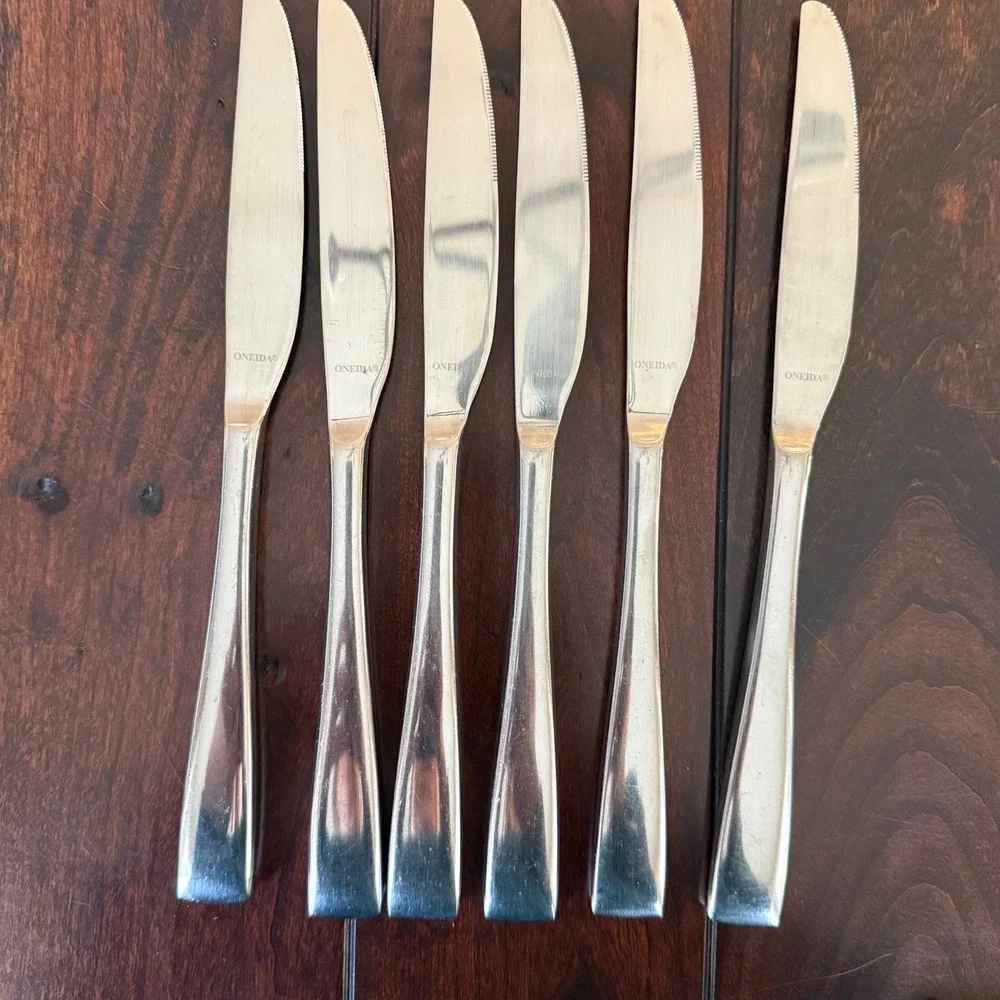 Oneida Moda Glossy Stainless Steel 18/10 6 Dinner Knives Serrated Flatware 9.25